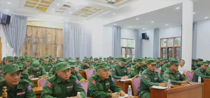 第一特区老街市人民政府召开例行工作会议，市长周家富就雨季防洪排涝工作进行统筹部署