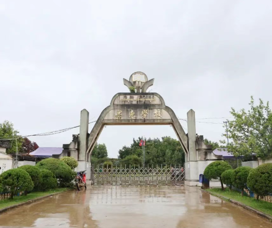 缅甸联邦第一特区老街市东城学校期末考试进行中