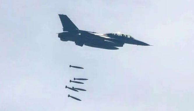 泰国和柬埔寨最新战火泰国6架F-16战机轰炸柬埔寨军事基地